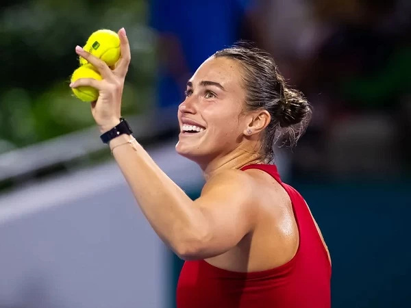 Hujan membuat sejumlah petenis harus menepi dari lapangan di Miami Open musim 2025, tetapi ketika langit kembali jernih dan lapangan kering, Aryna Sabalenka tampil memukau dan lolos ke perempatfinal tanpa kehilangan satu set pun.