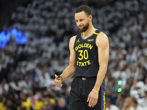 Stephen Curry Cedera, Warriors Kalahkan Timberwolves di Game 1