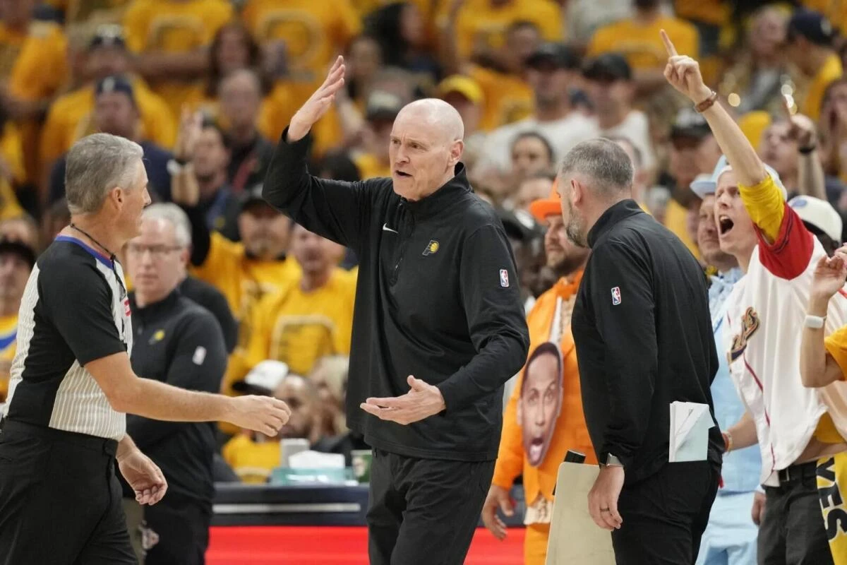 Pelatih Pacers Rick Carlisle Membela Wasit Scott Foster