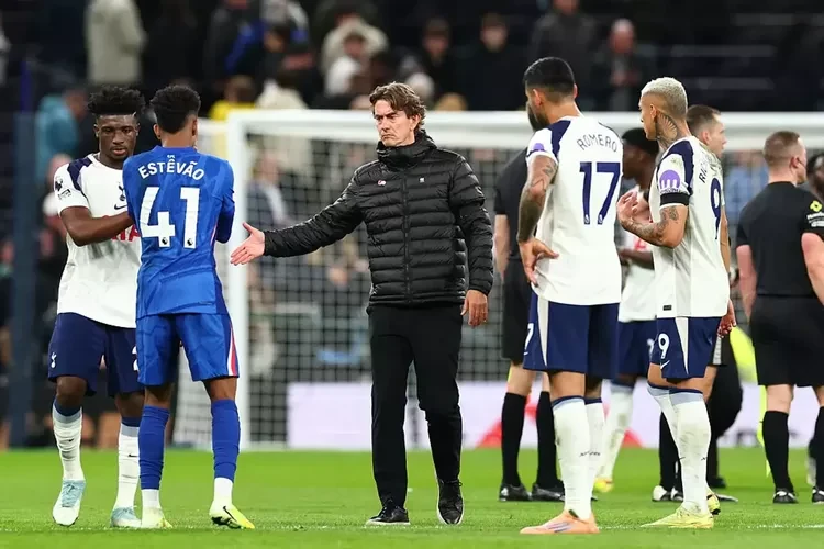 Dua Pemain Spurs Minta Maaf Gara-gara Cuekin Manajer Usai Disikat Chelsea
