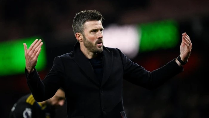 Carrick Minta MU Tetap Membumi