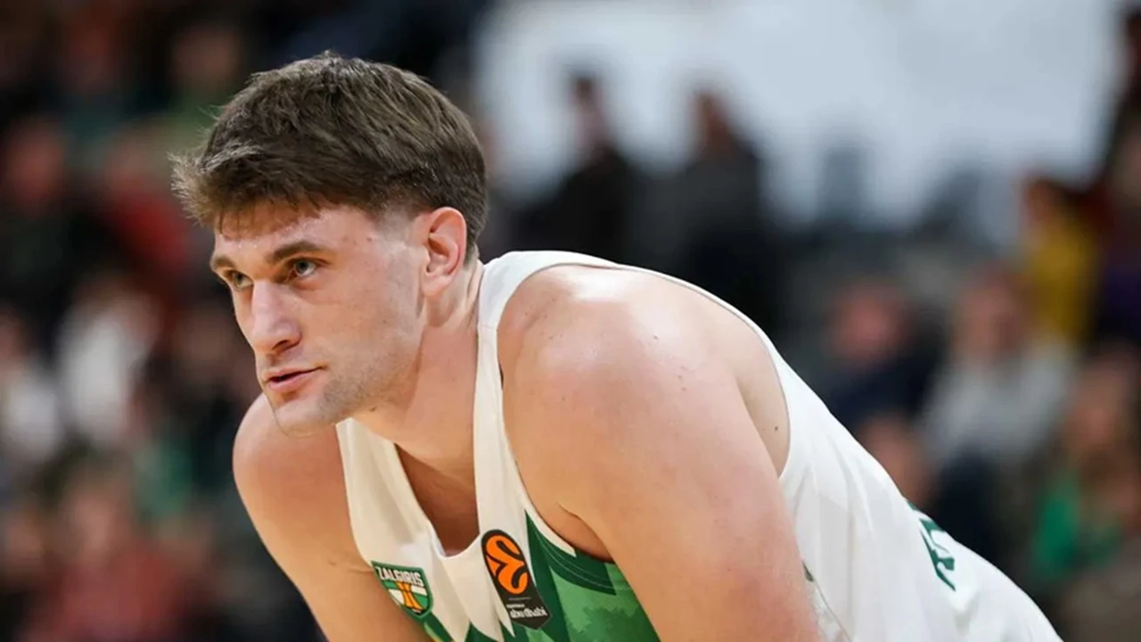 Dustin Sleva: Dari Tukang Kebun Jadi Pebasket Profesional