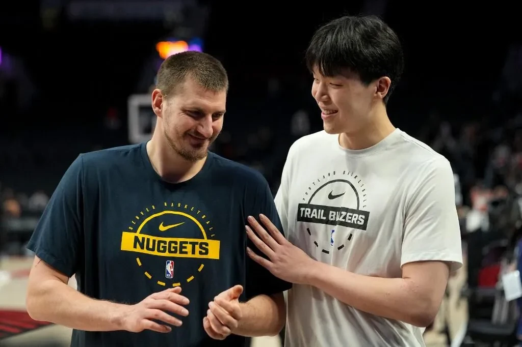 Yang Hansen dan Nikola Jokic Berjumpa di Moda Center